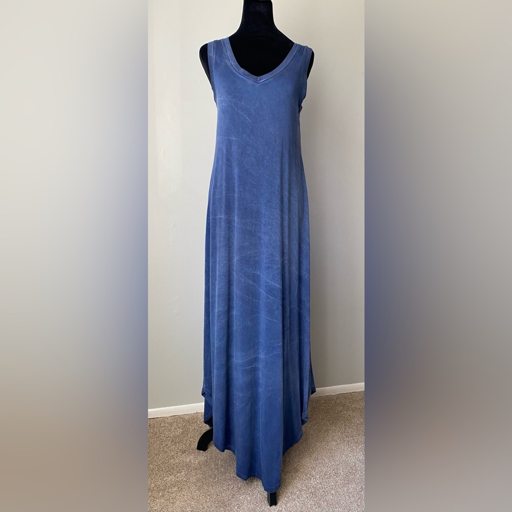 Cable & Gauge Sleeveless V Neck Maxi Dress